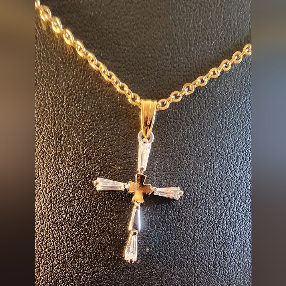 Avon Goldtone Cross Necklace with Baguette Crystals EUC - Picture 1 of 5